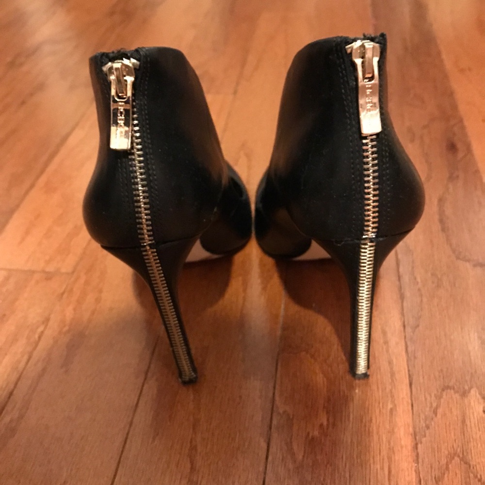 BCBG Generation zipper back stilettos 👠